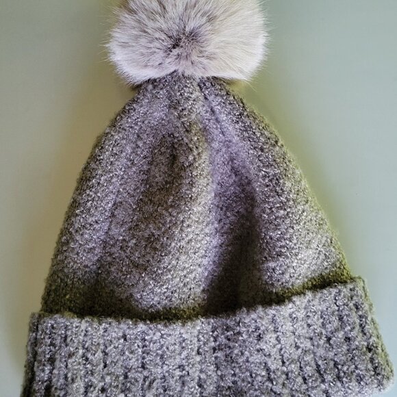 Woman's Warm Hat for Winter - Picture 2 of 4